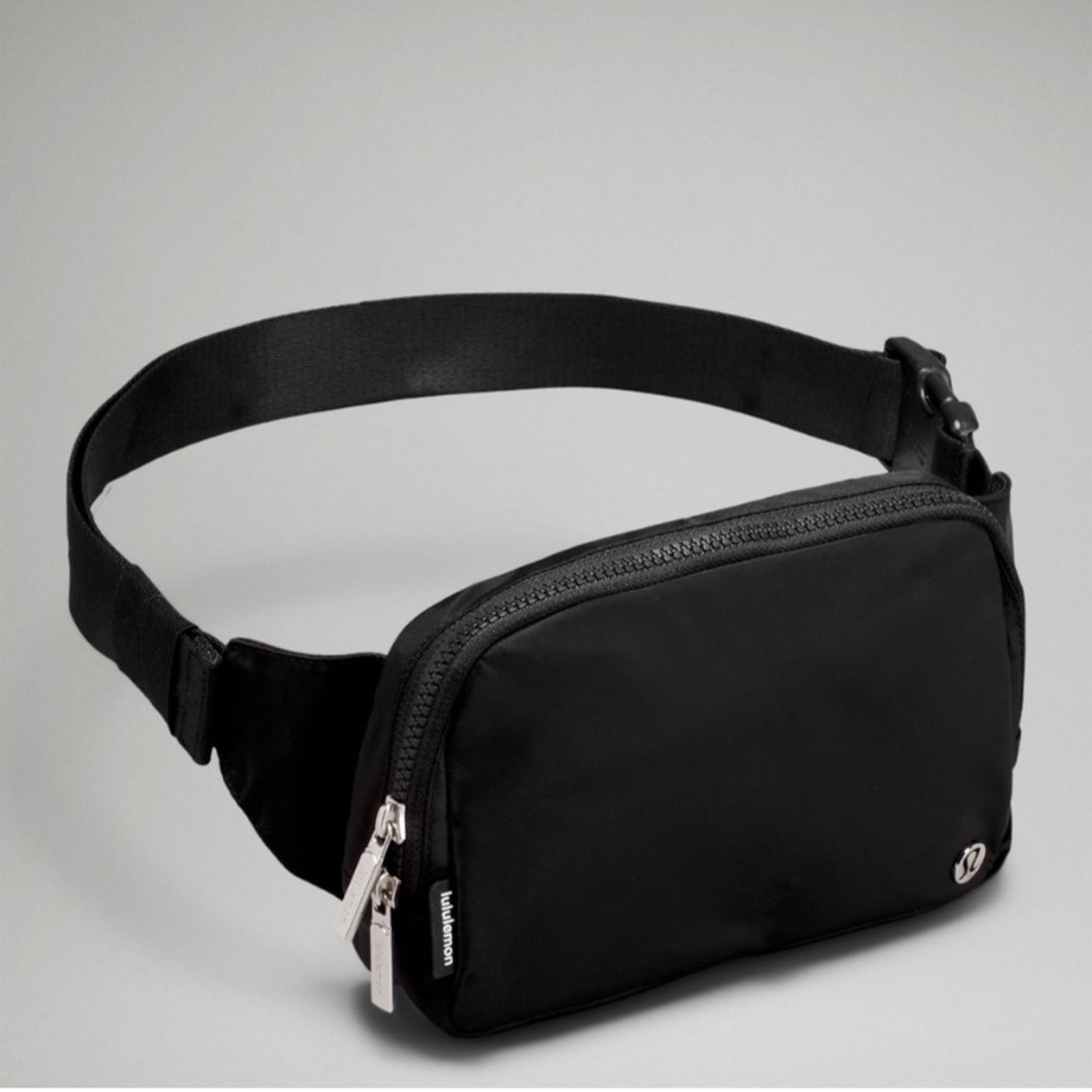 NWOT Lululemon Everywhere Belt Bag Black  - Size Large